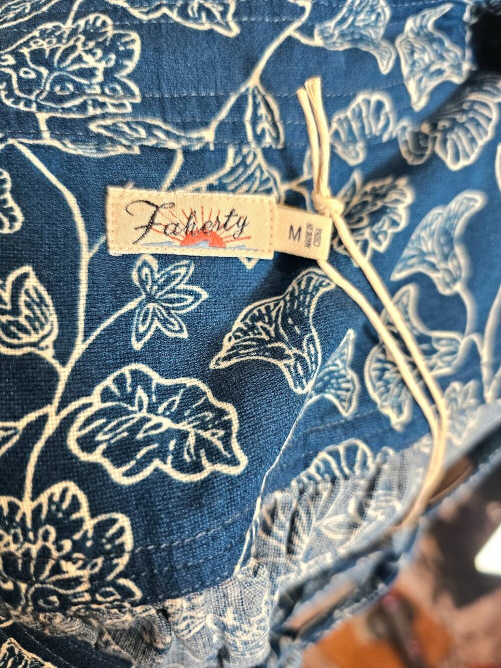 Faherty x b.Yellowtail Cameo Cove Dress Navy Plains Floral Size M NWT - Picture 8 of 8